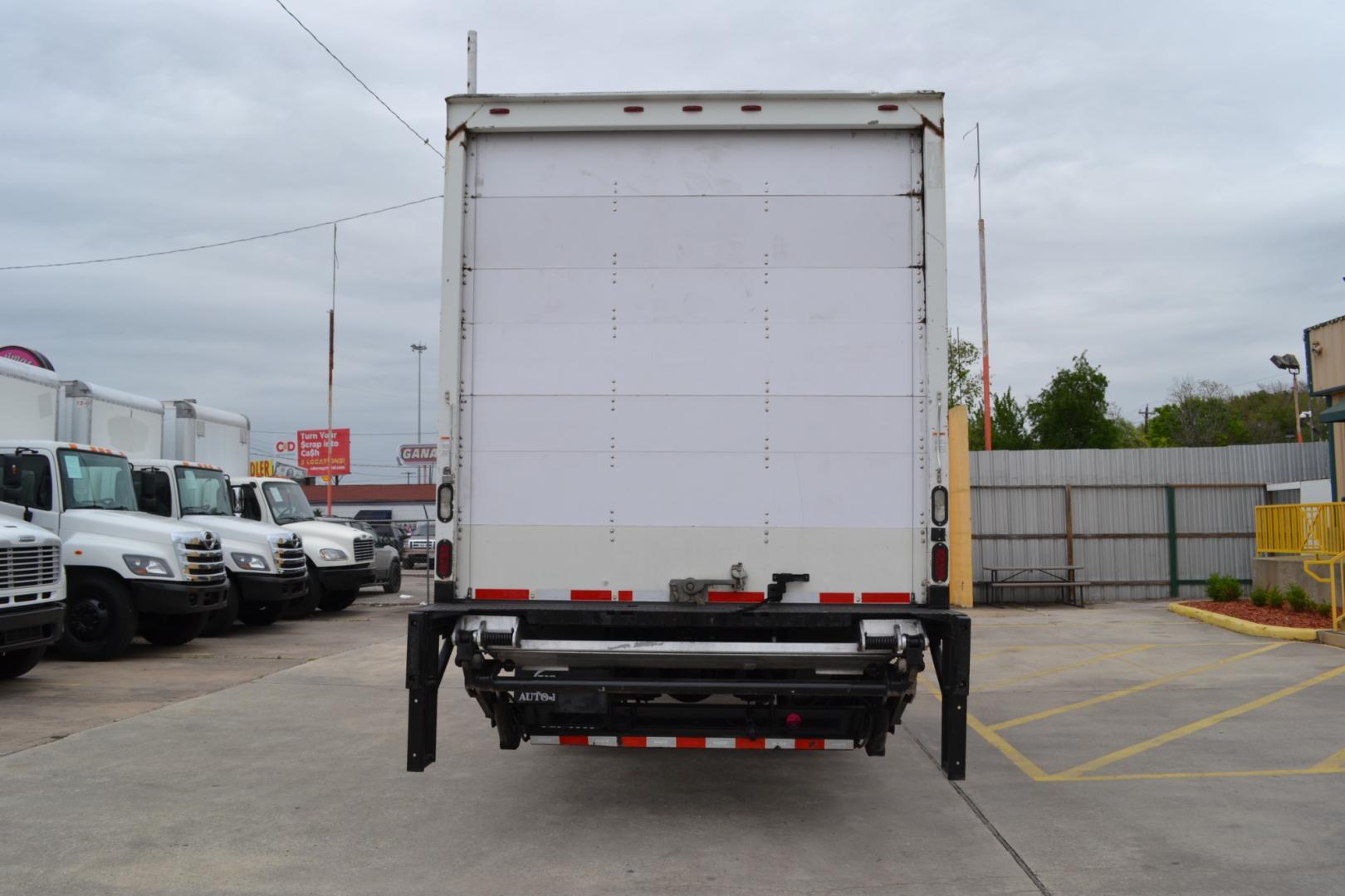 2017 WHITE /BLACK FREIGHTLINER M2-106 with an CUMMINS ISB 6.7L 260HP engine, ALLISON 2500RDS AUTOMATIC transmission, located at 9172 North Fwy, Houston, TX, 77037, (713) 910-6868, 29.887470, -95.411903 - Photo#15